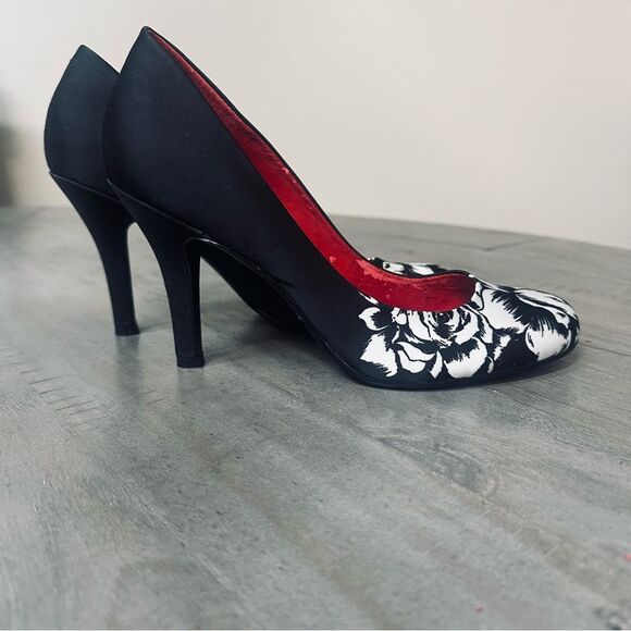 Nine West Ambitious, Black and White Floral Heels. - Picture 1 of 6